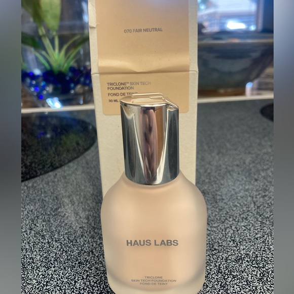 Haus Labs Foundation 070 Fair Neutral - Picture 1 of 3